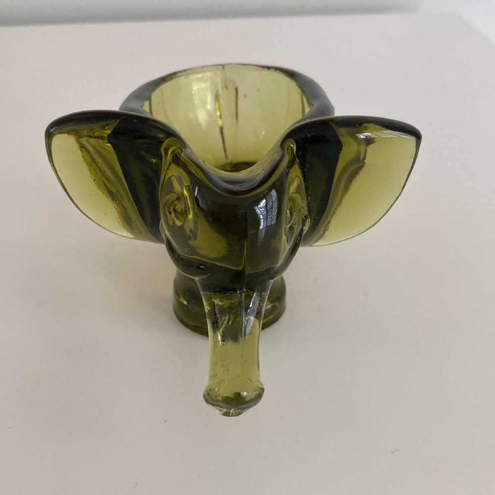 Vintage Murano Italy Green Glass Elephant Ashtray Small Cigar Ashtray Holder - Picture 2 of 9